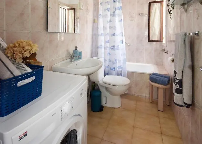 Americas House Seafront Апартаменти *