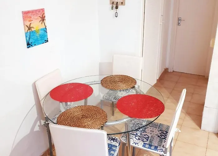 Americas House Seafront Апартаменти *